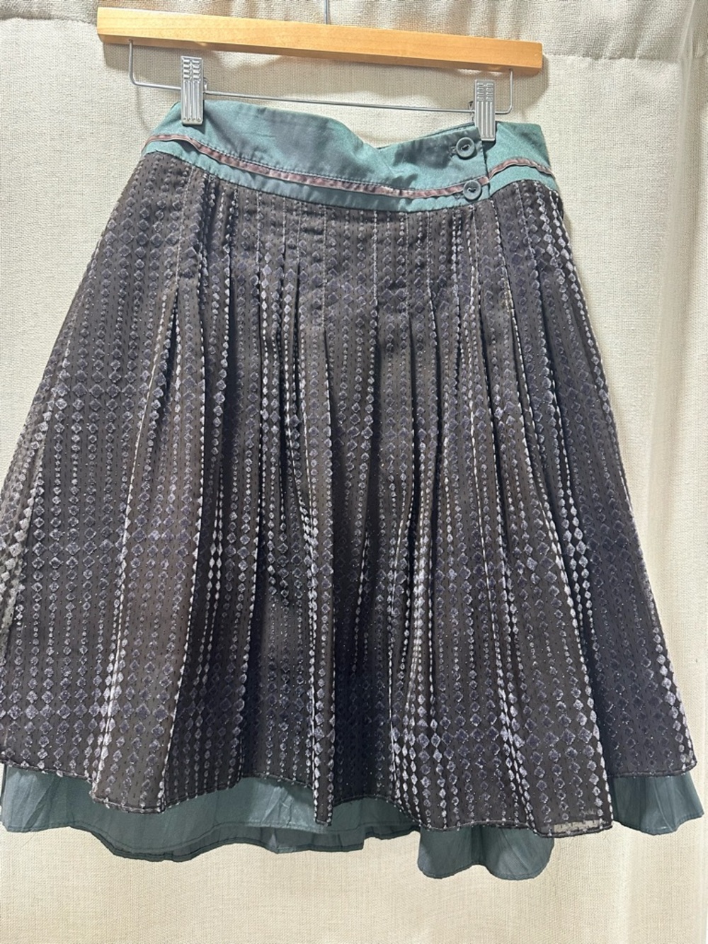 Stefanel Pleated Metallic Skirt | Size S (Approx) | Textured A-Line